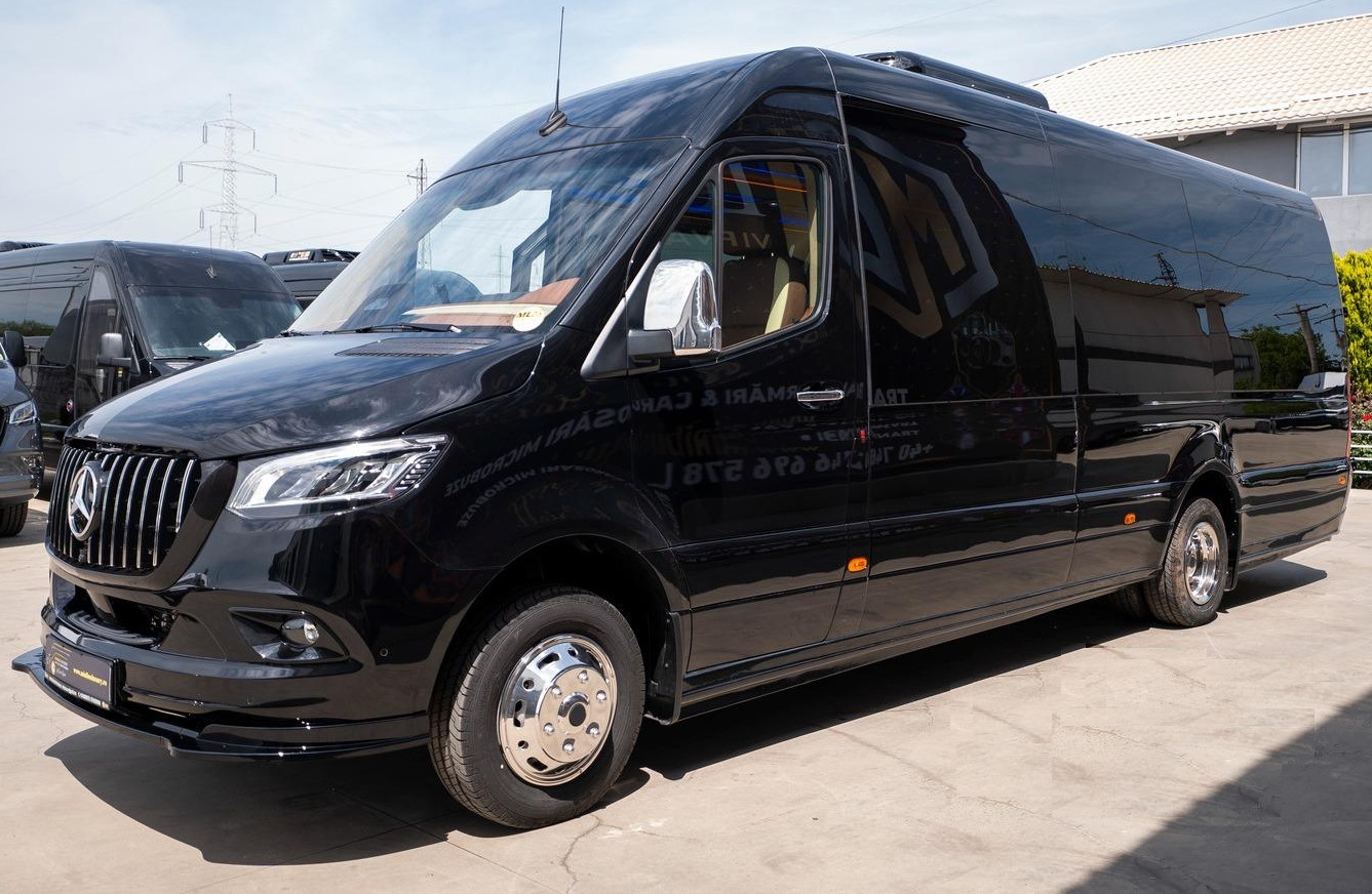 Mercedes-Benz Sprinter front left view