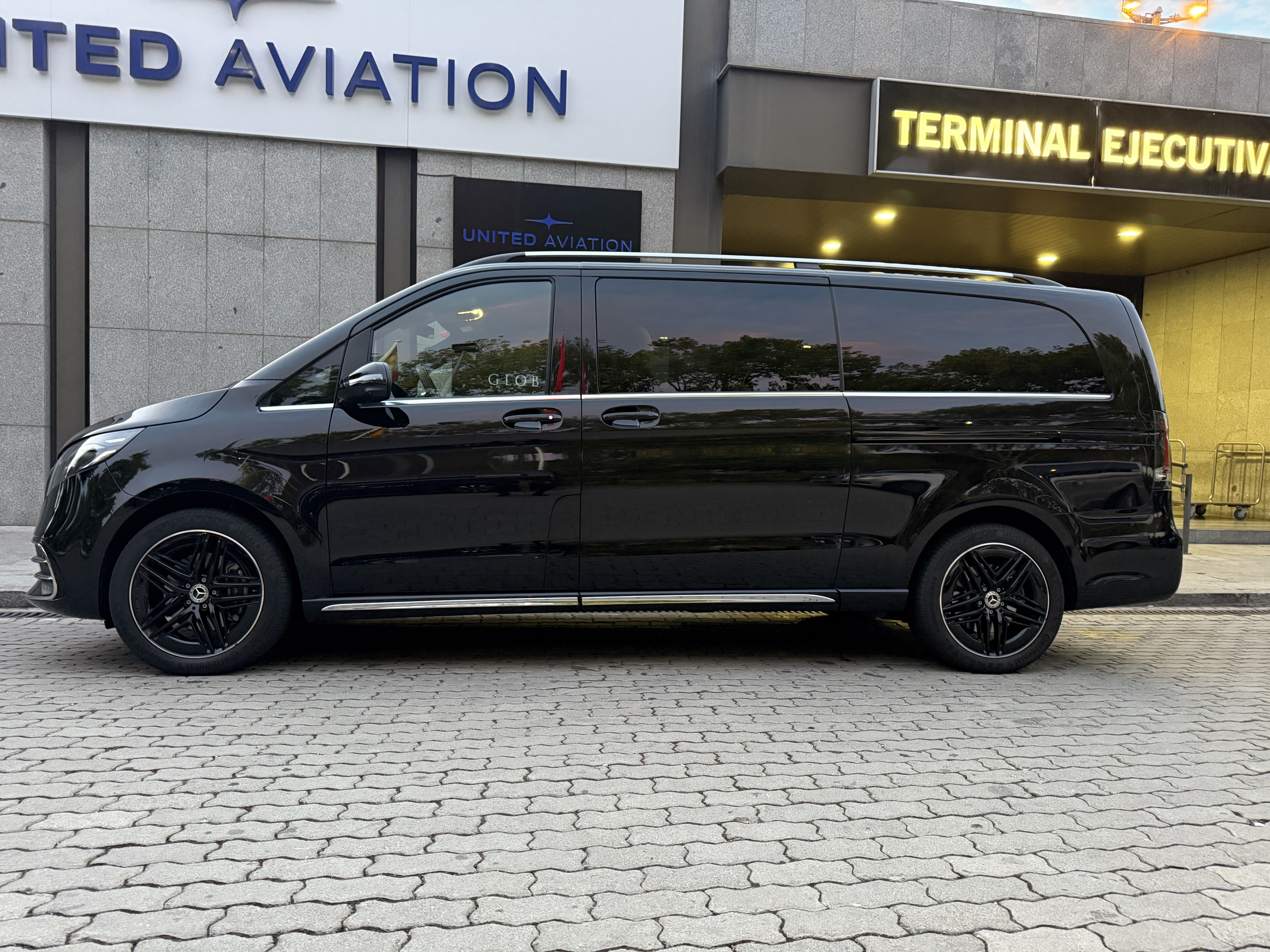 Mercedes-Benz V-Class left side