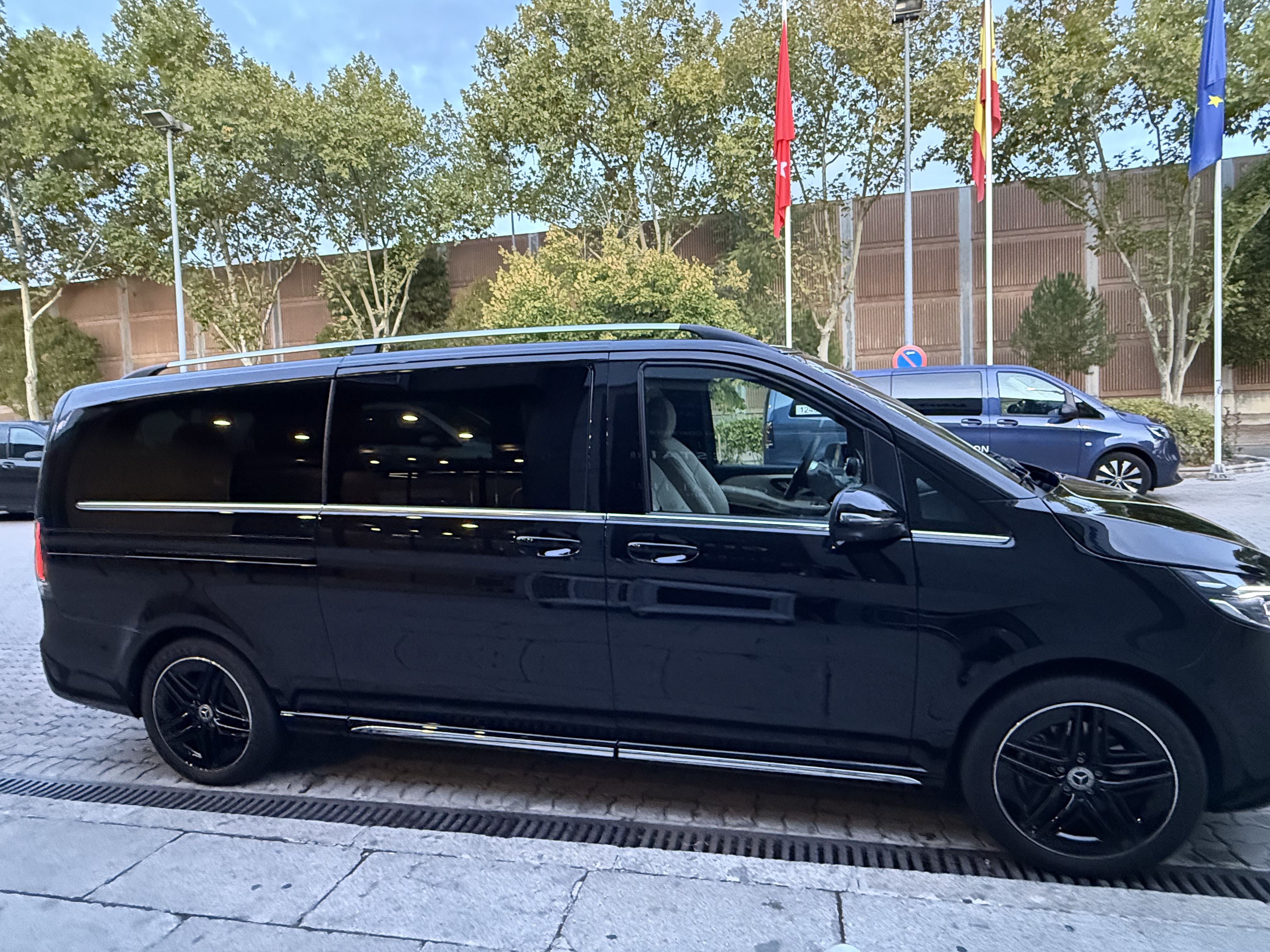 Mercedes-Benz V-Class right side