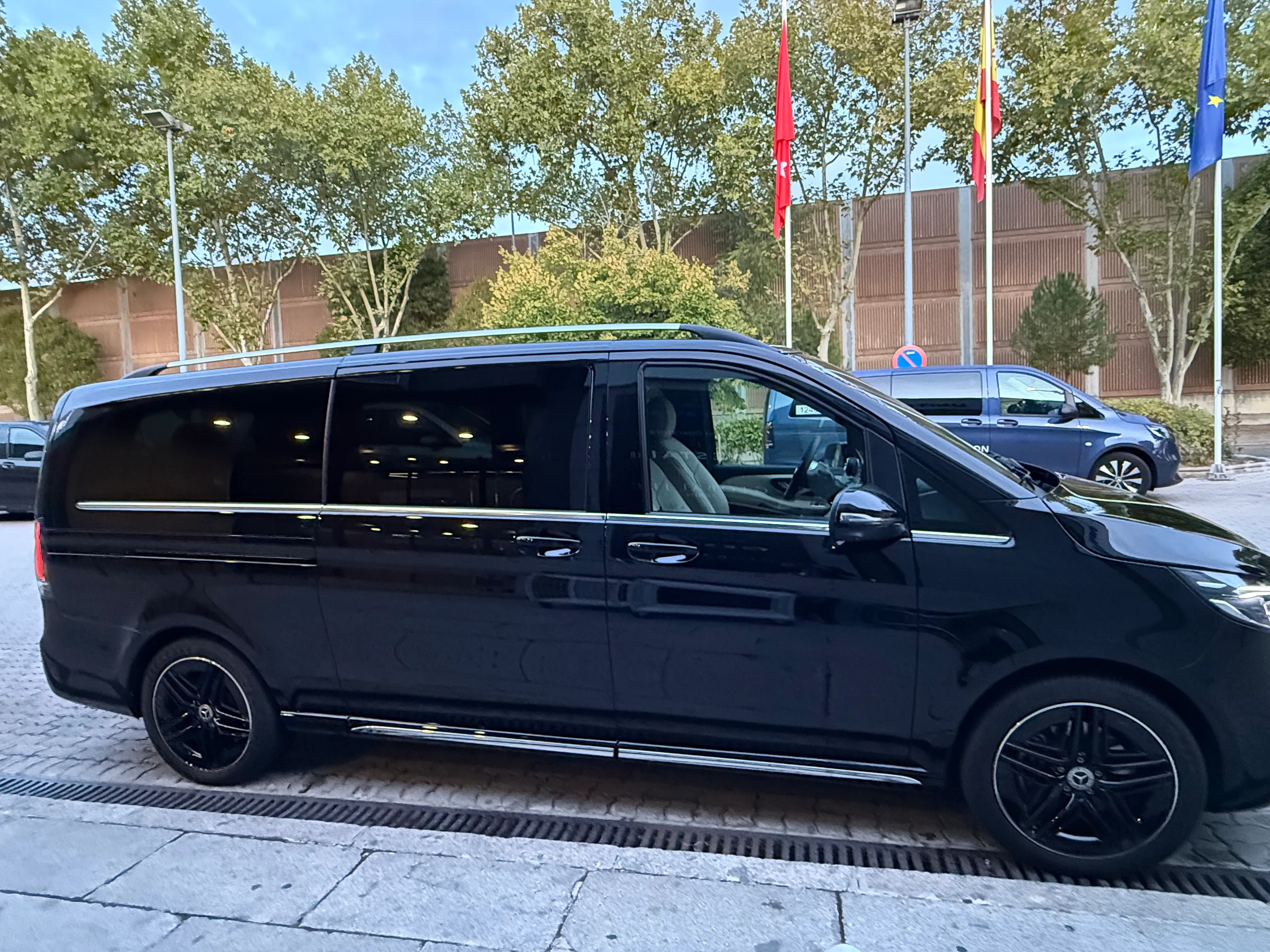 Mercedes-Benz V-Class right side