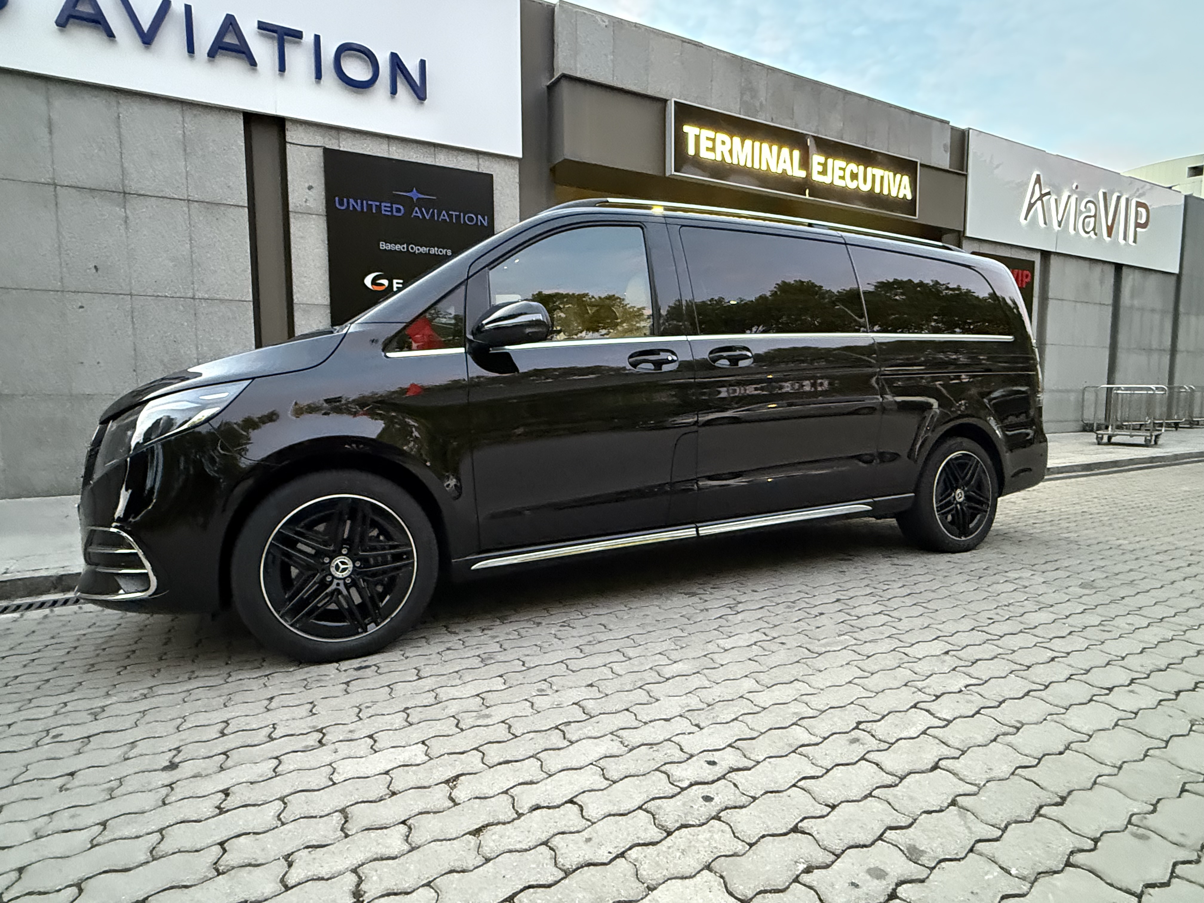 Mercedes-Benz V-Class angled side view
