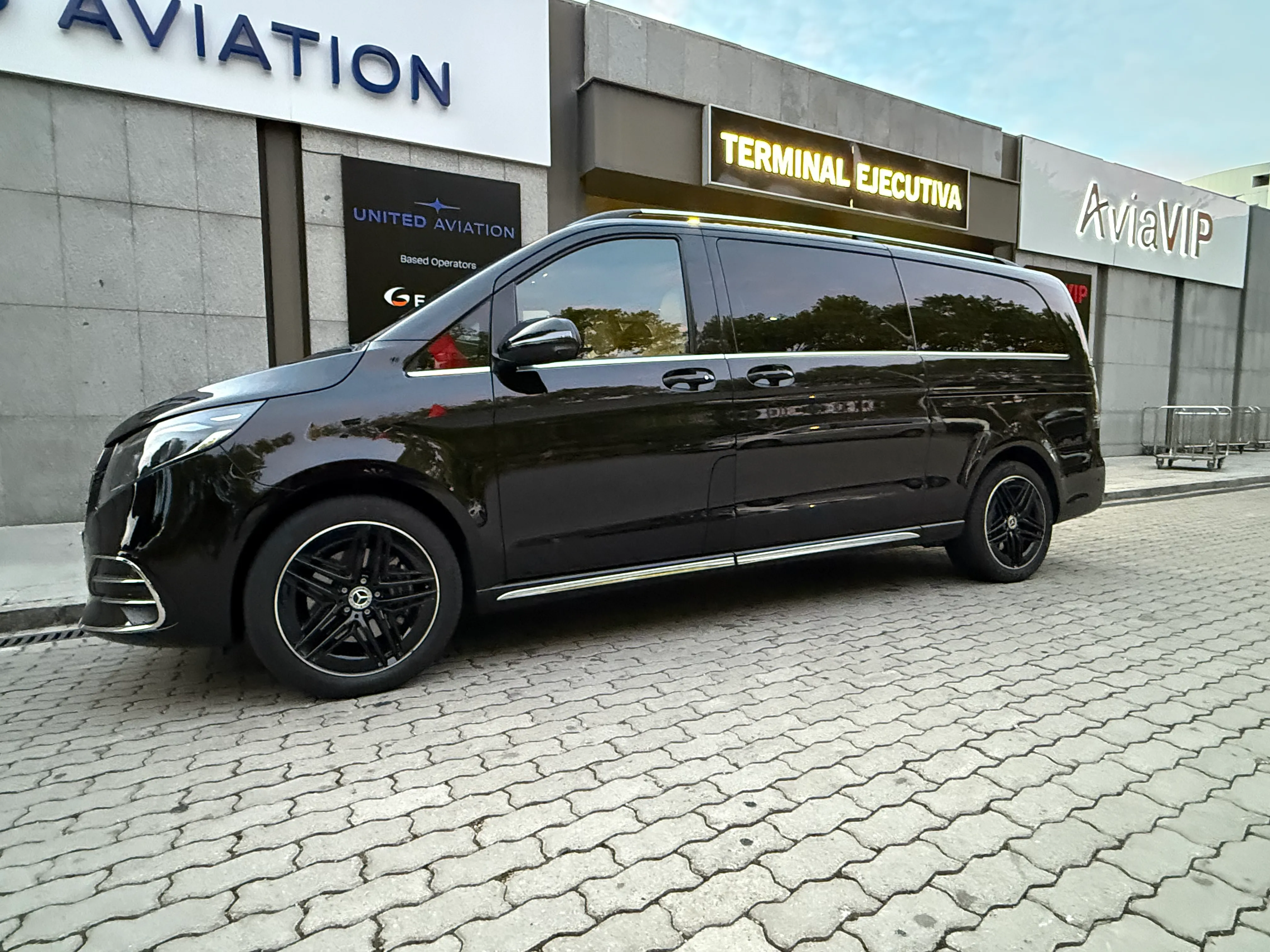Mercedes-Benz V-Class angled side view