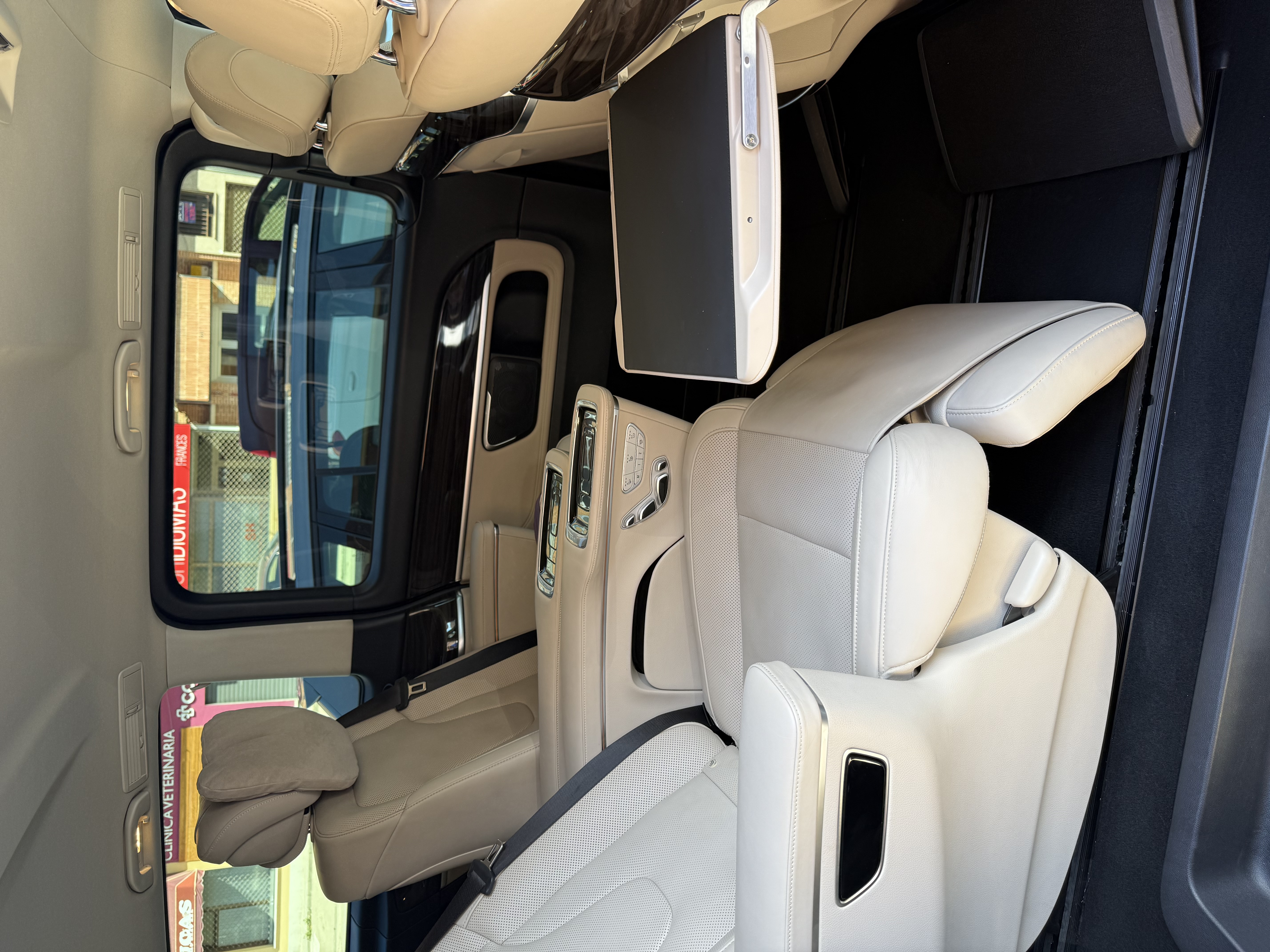 Mercedes-Benz V-Class interior with 4 XXL seats